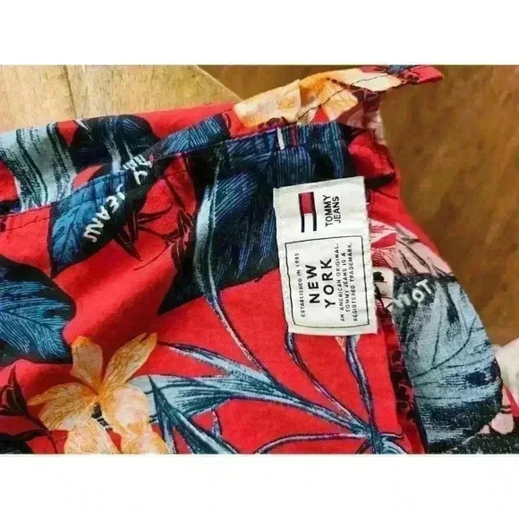 Tommy Hilfiger Classic Fit Stretch Tropical Button Up Hawaiin Shirt Men' Size L - Picture 9 of 11